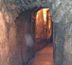 Jerusalem-Tunnel stone-Arched opening- group
