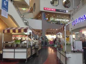 Dizengoff Center -inner with food carts -Tel Aviv