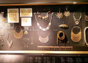 Eretz Irael Museum-Jewelry display