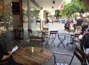 Vegan Restaurat in Tel Aviv _ Market -ouside seating