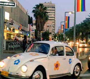 Gay Pride Parade2016-Car